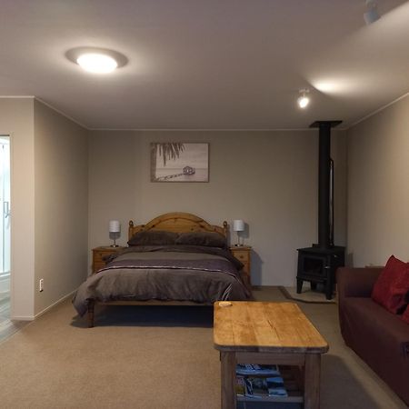 One Bedroom Country Cottage Motueka Bagian luar foto
