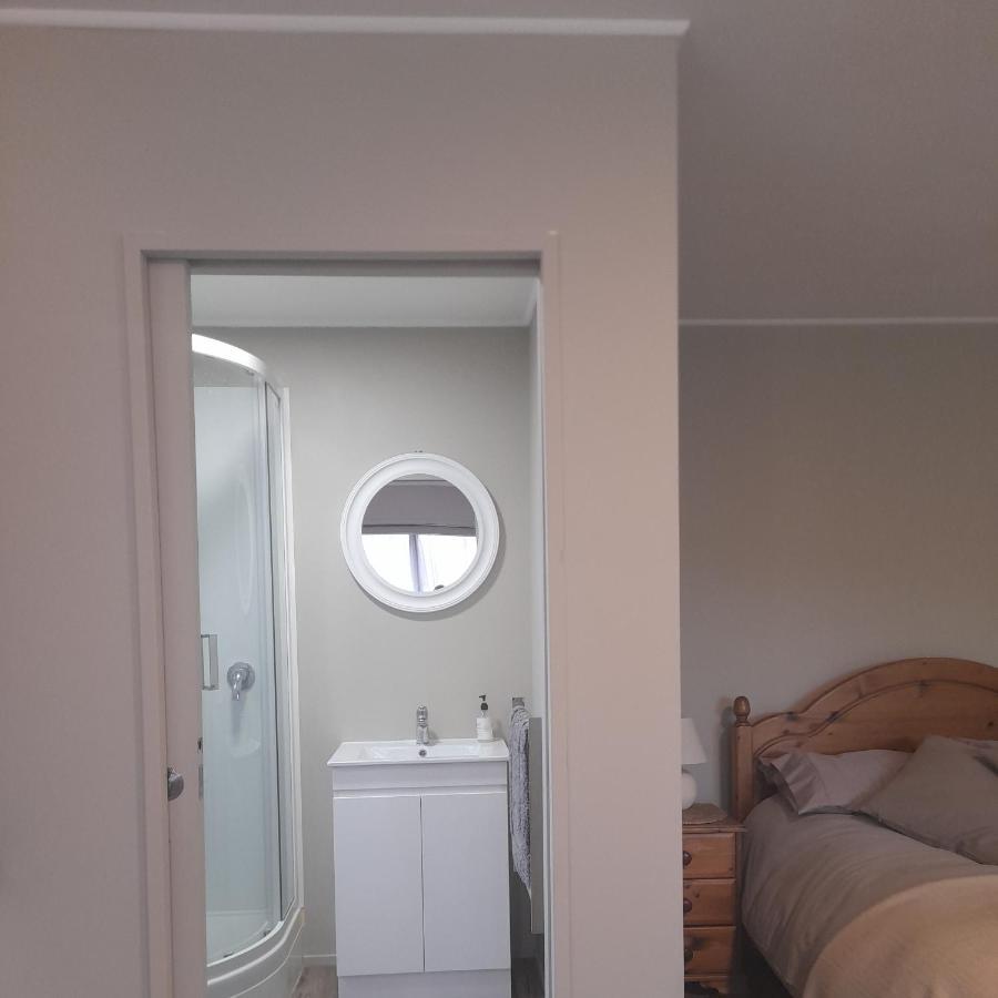One Bedroom Country Cottage Motueka Bagian luar foto