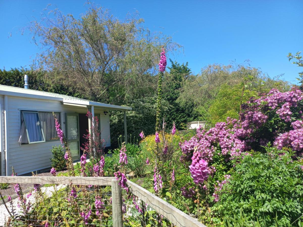 One Bedroom Country Cottage Motueka Bagian luar foto