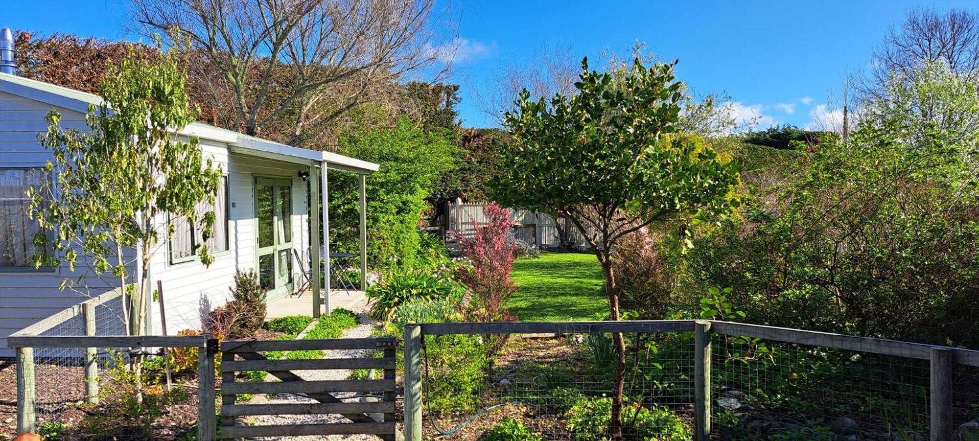 One Bedroom Country Cottage Motueka Bagian luar foto